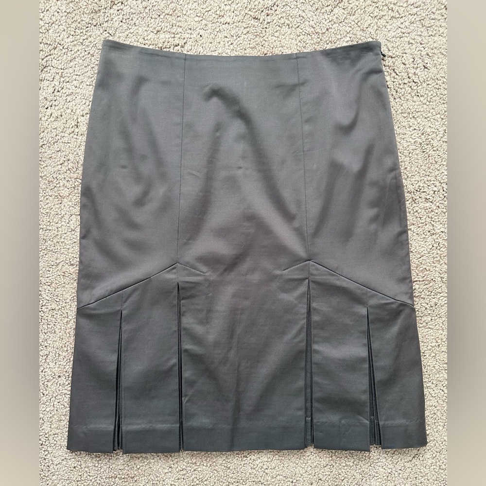 Bebe pleated skirt in silver stretch satin fabric.